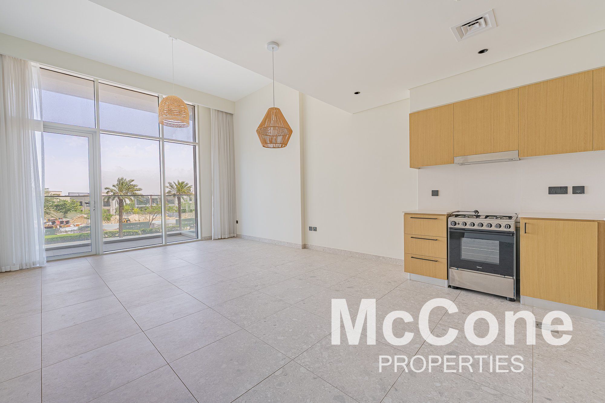 Low Floor | Kitchen Appliances | Infinity Pool