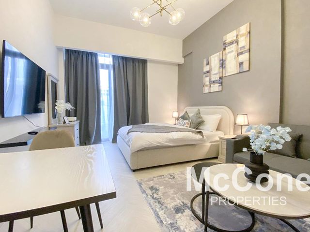 Stylish Furnished | Oxford 212 | Great Location