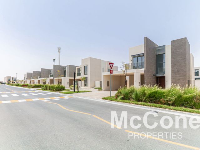 Huge Plot | Golf View | Luxury
