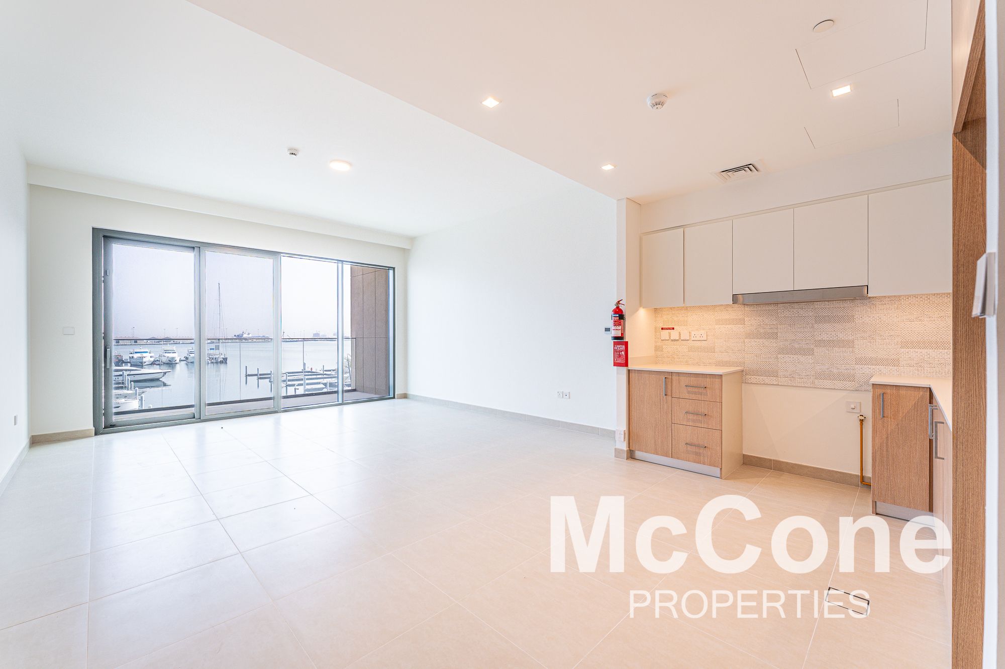 Stunning Sea Harbour View | Vacant | High Standard