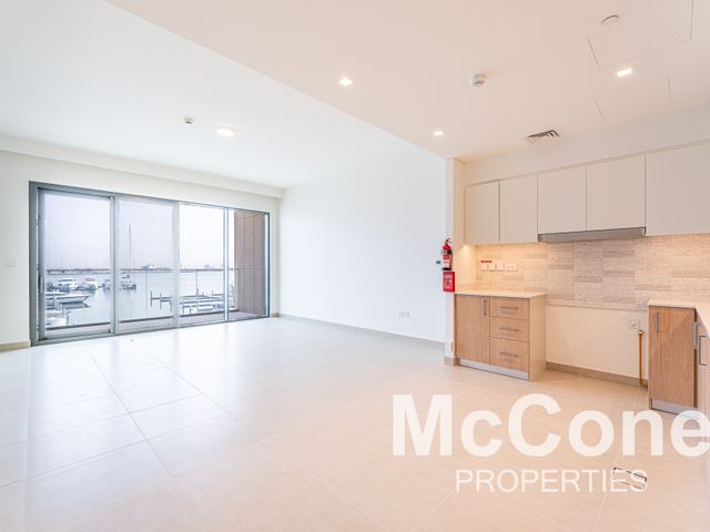 Stunning Sea Harbour View | Vacant | High Standard