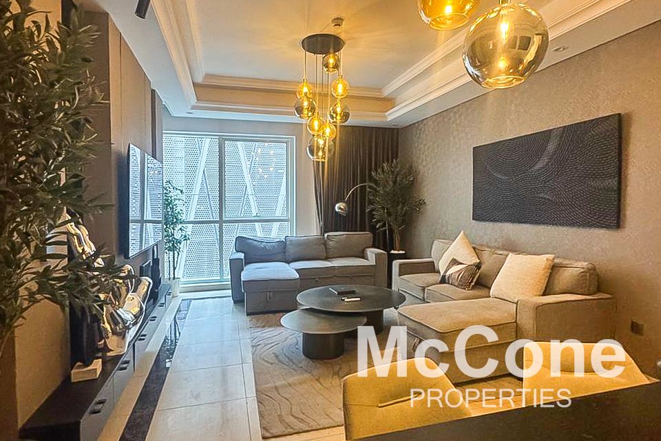 Heart of Downtown | Luxury | Large Layout +Study