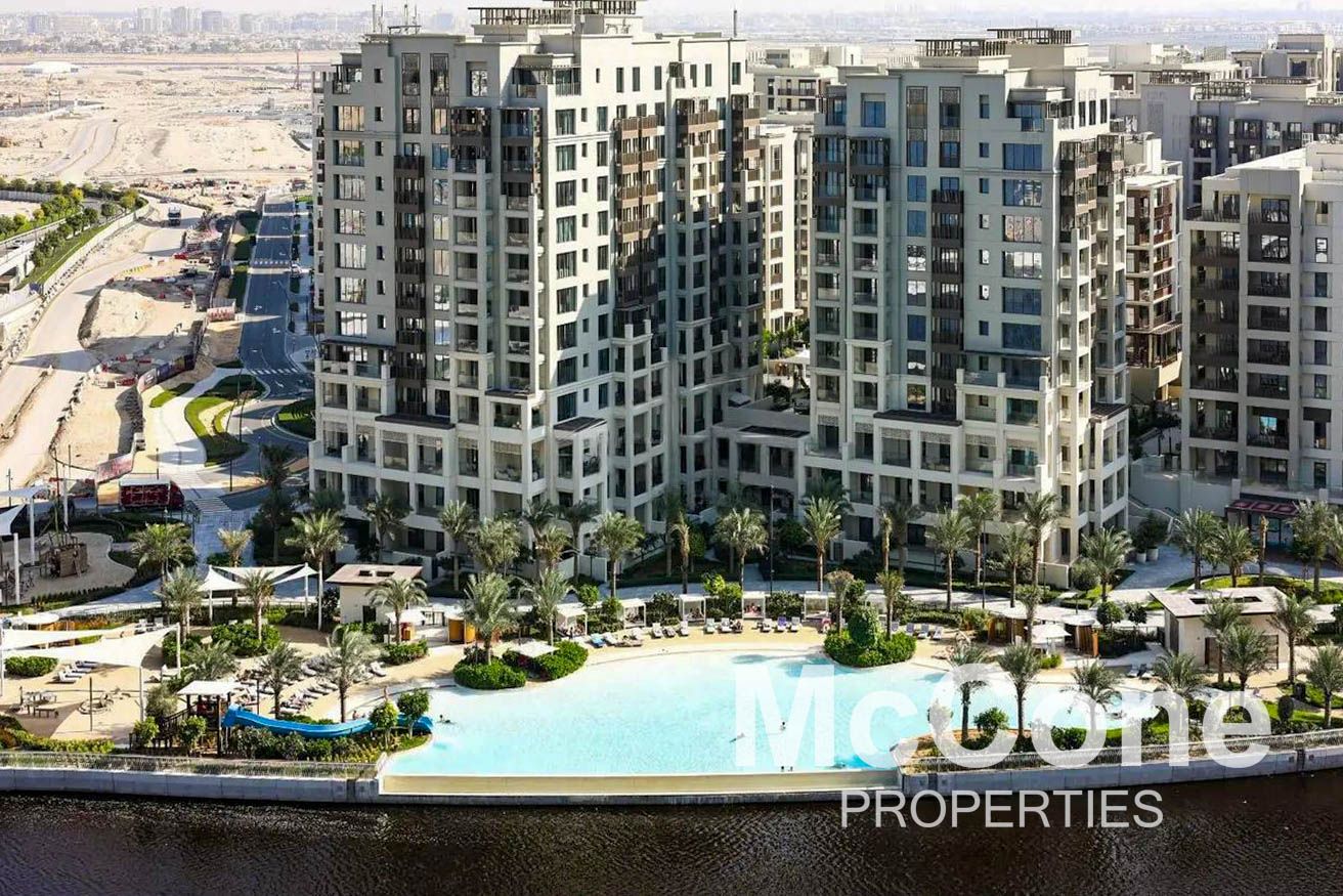 High Floor | Canal View | Available to Move in
