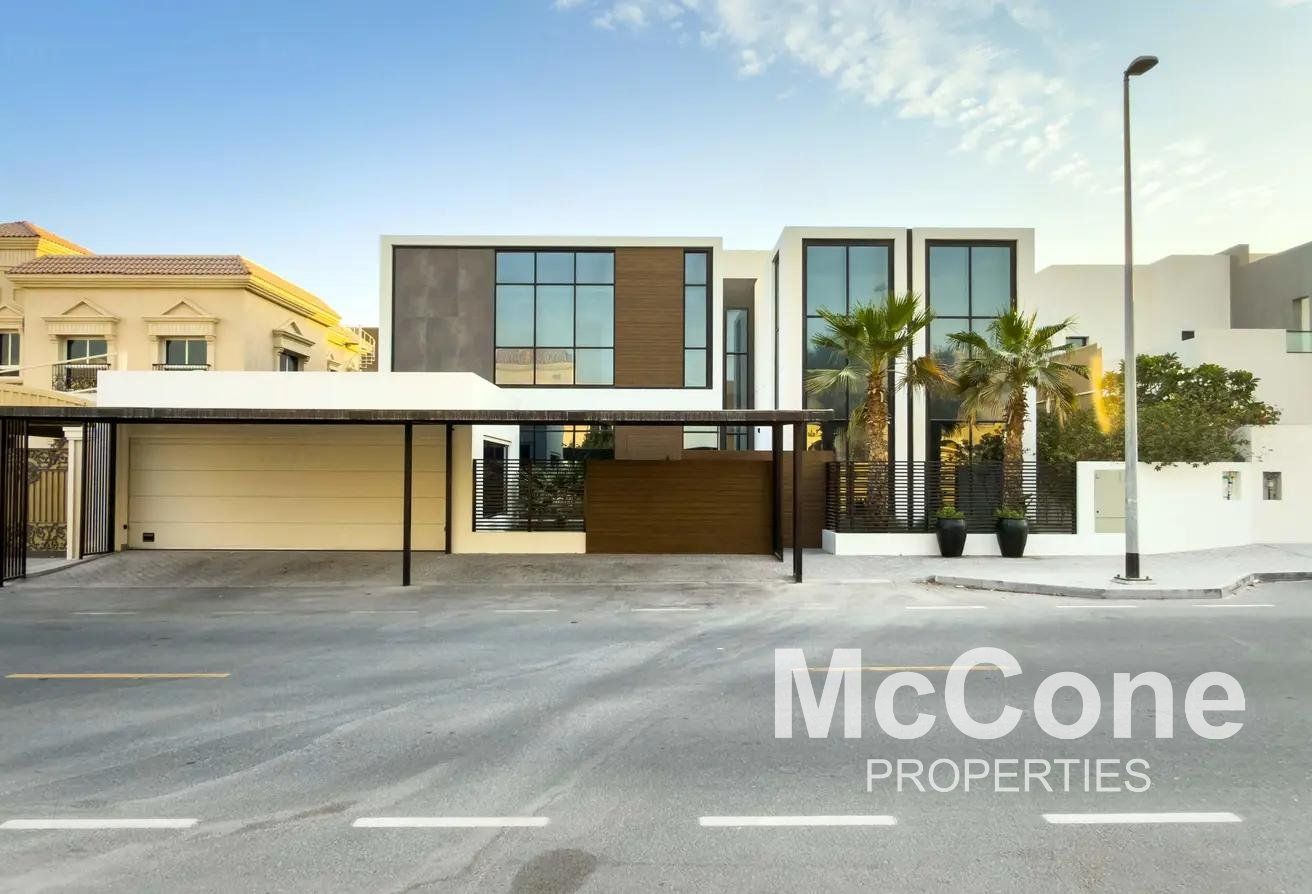 Modern Villa | Gym and Pool | Closed Kitchen