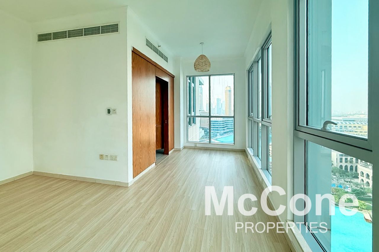 Stunning Full Burj View | Bright - Cozy & Central