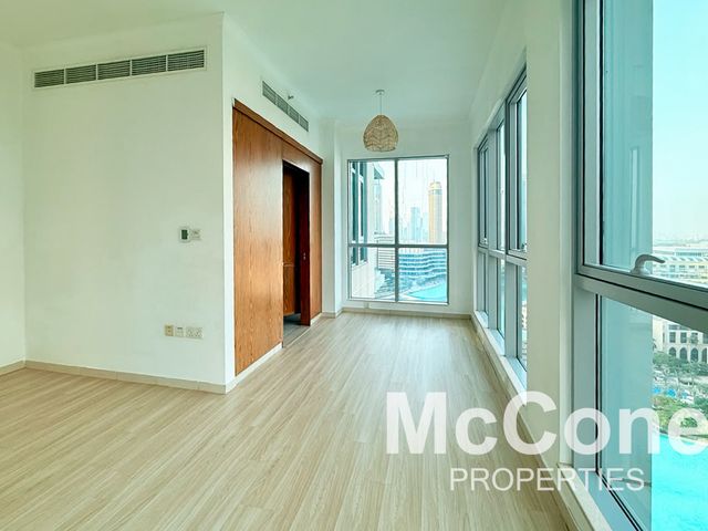 Stunning Full Burj View | Bright - Cozy & Central