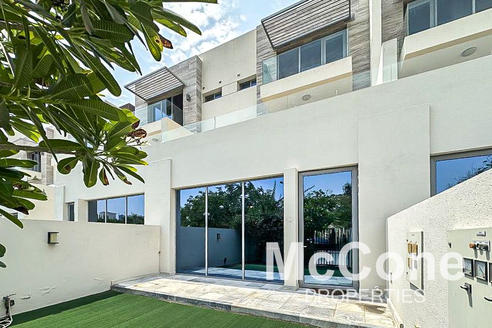 Luxury Townhouse | Spacious | + Maid