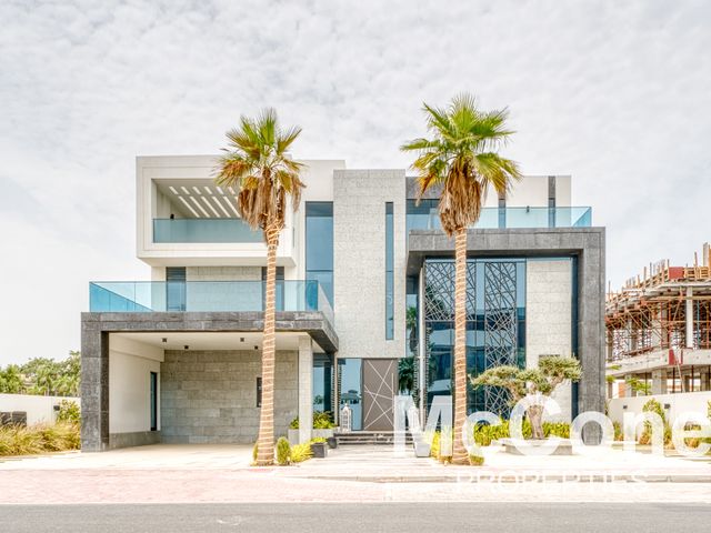 Luxurious | Custom Built | Private Beach and Pool