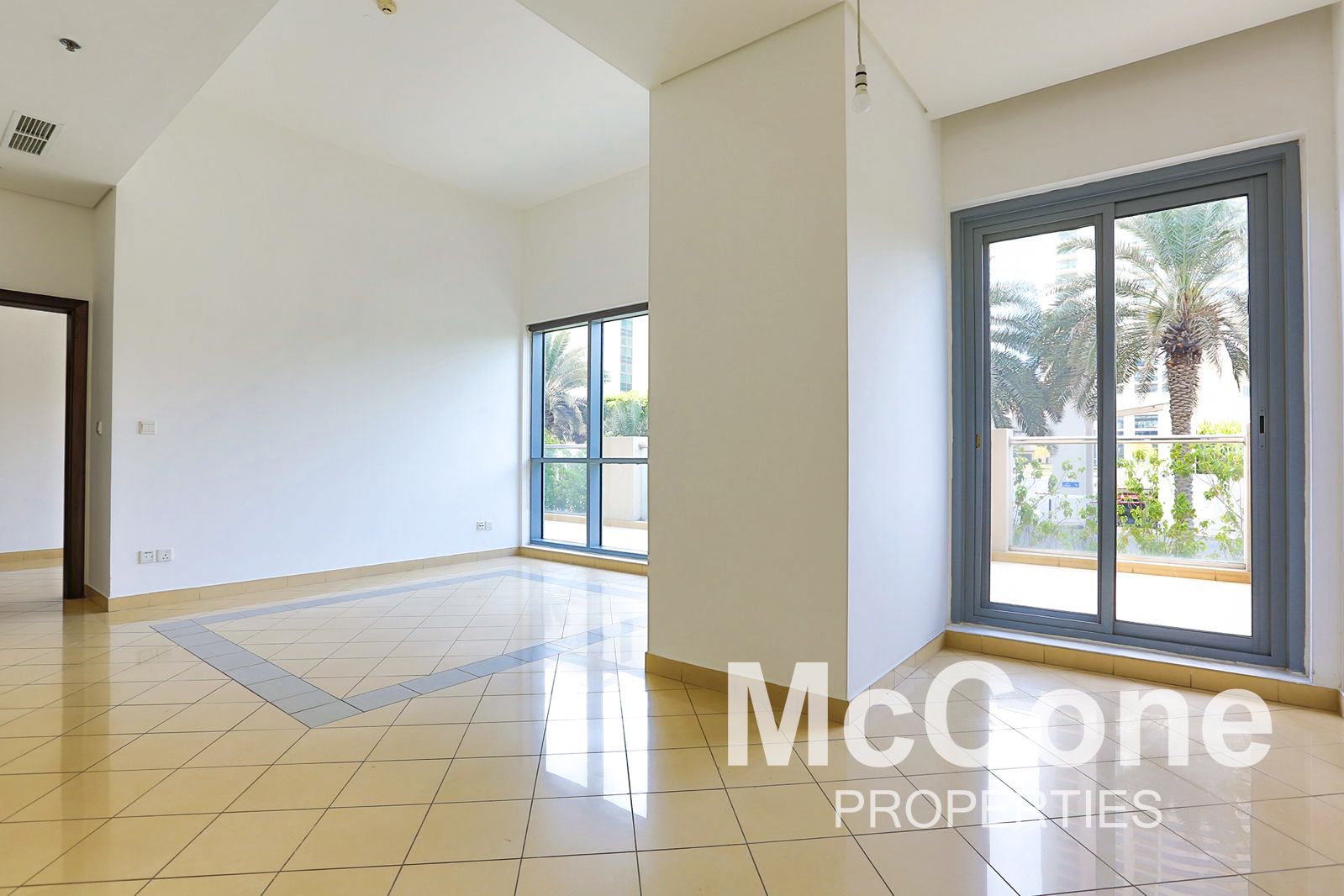 Must Rent | Large Terrace | Bright & Homely