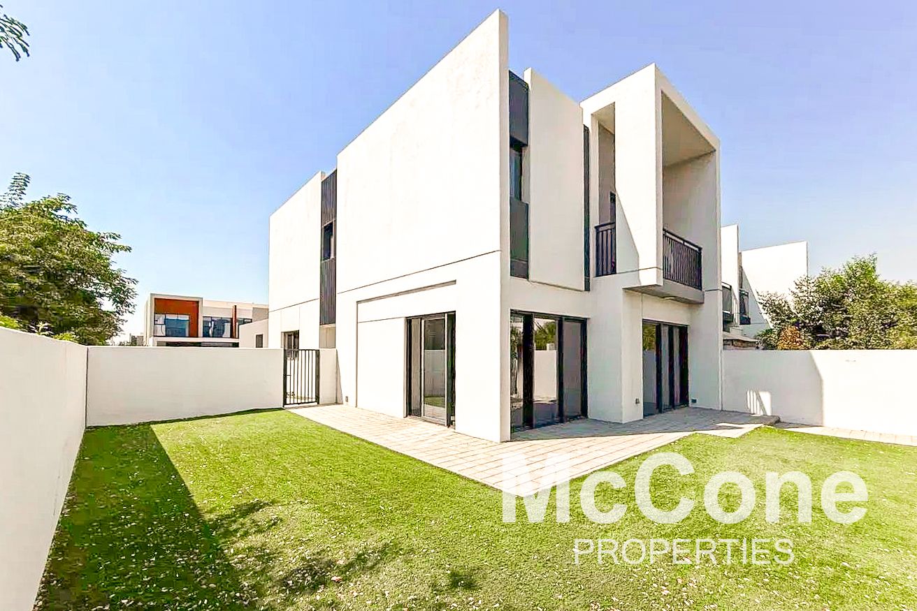 Near Park | Spacious | Single Row