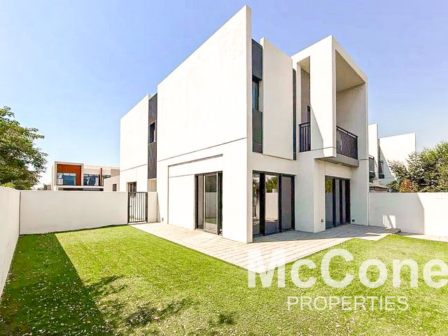 Near Park | Spacious | Single Row