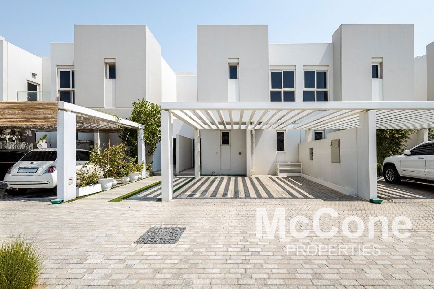 Modern | Bright | Pool and Park Facing