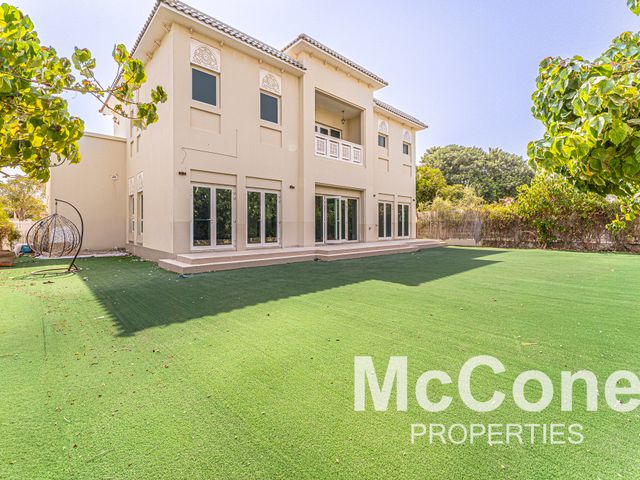 Large Plot | Corner Villa | Near Park