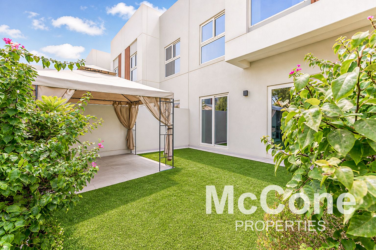 Pool & Park View | Single Row | Mid September