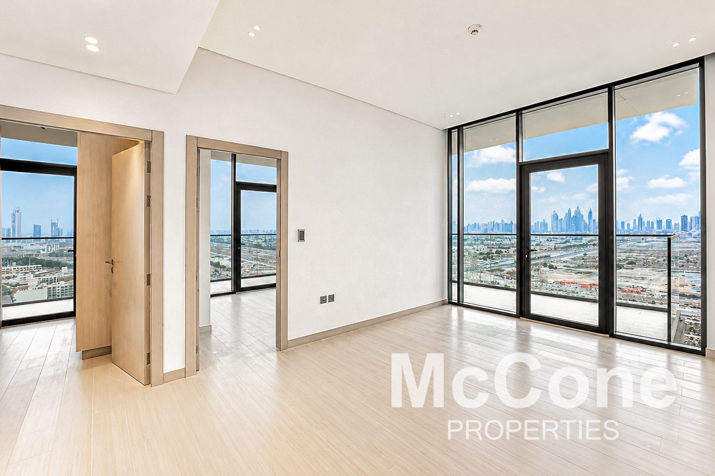 Large Layout | Corner Unit | Skyline View