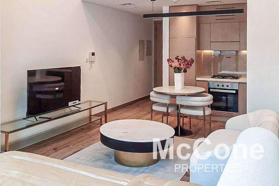 Low Floor | Ellington | Prime Location