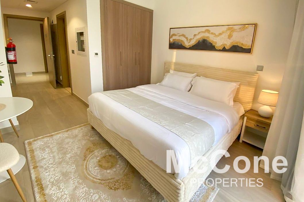 Furnished | Lagoon View | Oct Available