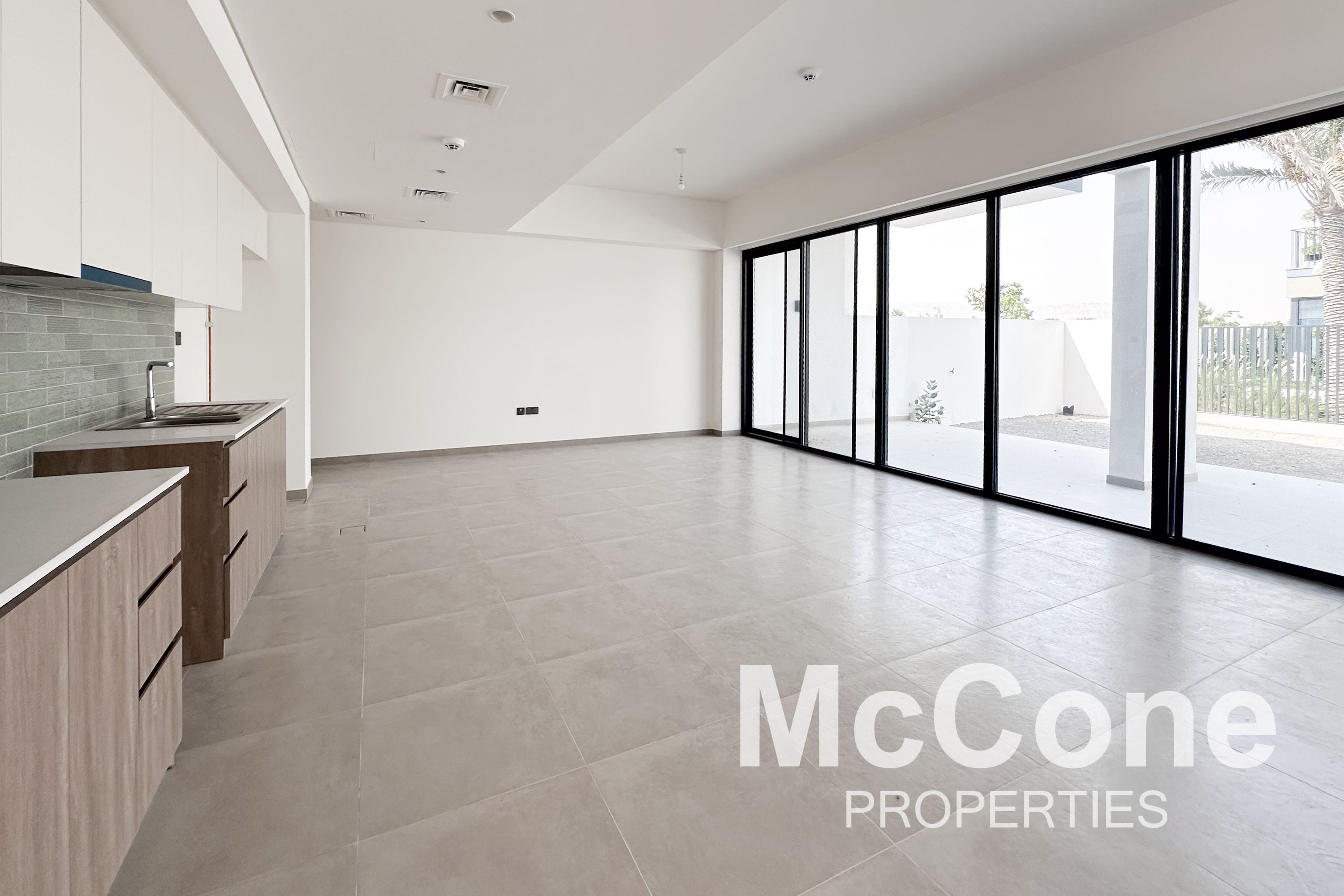 Single Row | Center Kitchen | Vacant