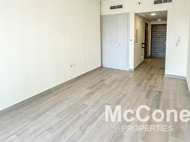 High Floor | Vacant | Wooden Floor