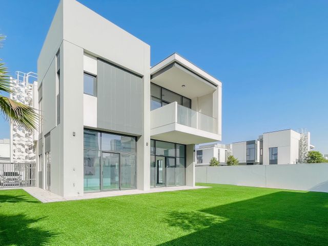 Spacious villa in Al Furjan with amenities within reach