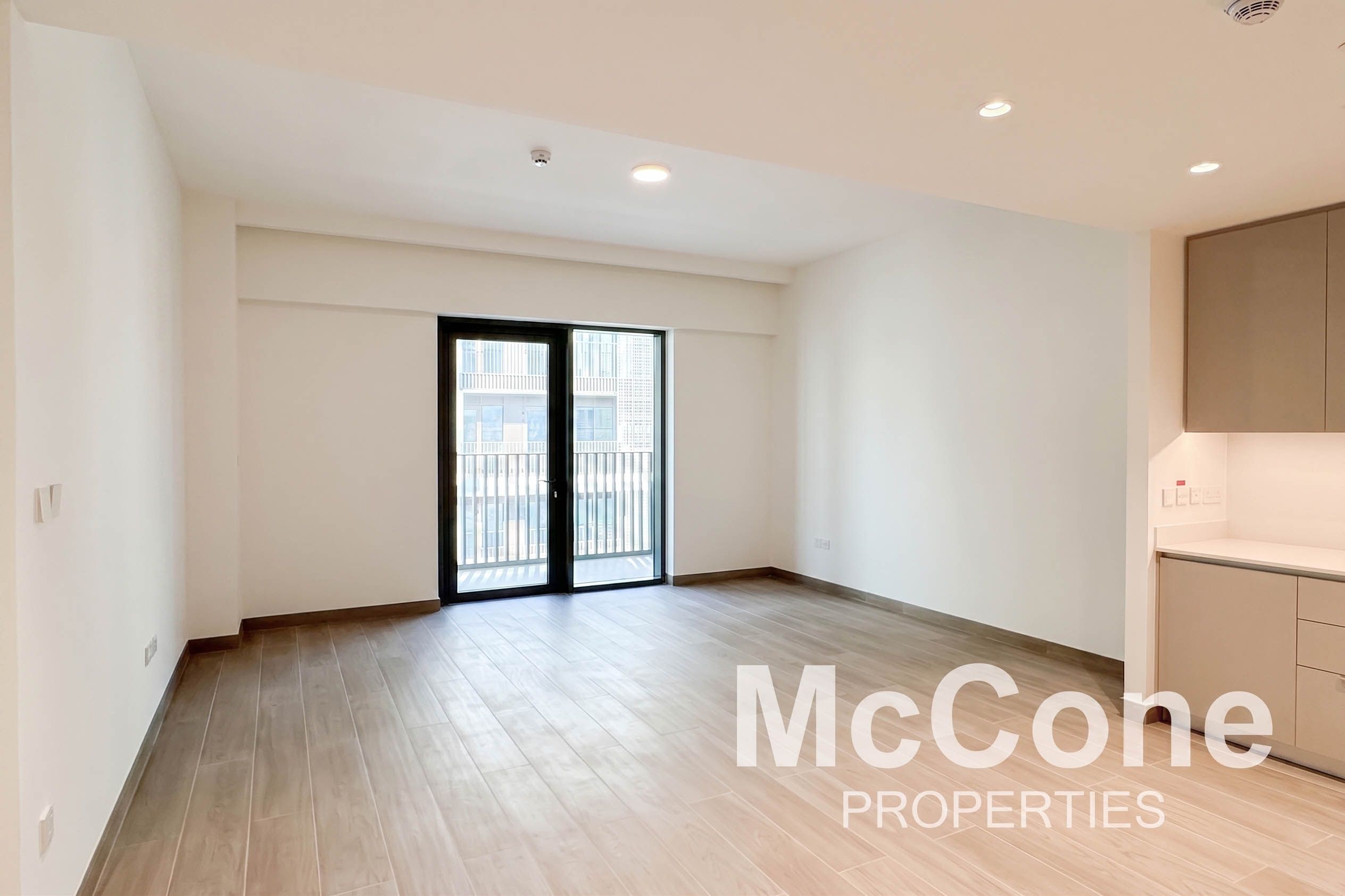 Spacious Unit | Available Now | Beach Access
