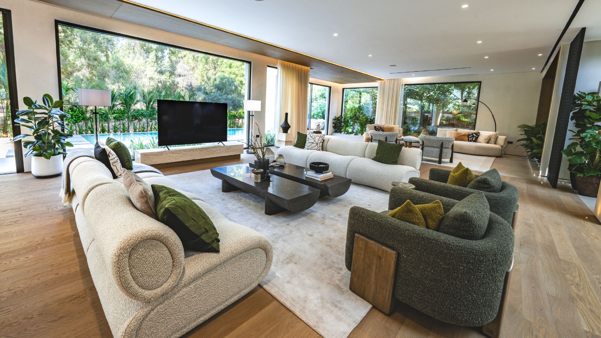 MODERN LUXURY UPGRADED VILLA IN JUMEIRAH GOLF ESTATES