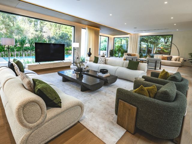 MODERN LUXURY UPGRADED VILLA IN JUMEIRAH GOLF ESTATES