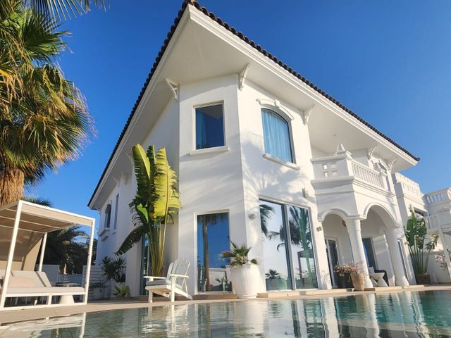 SIGNATURE VILLA IN PALM JUMEIRAH WITH ATLANTIS VIEW
