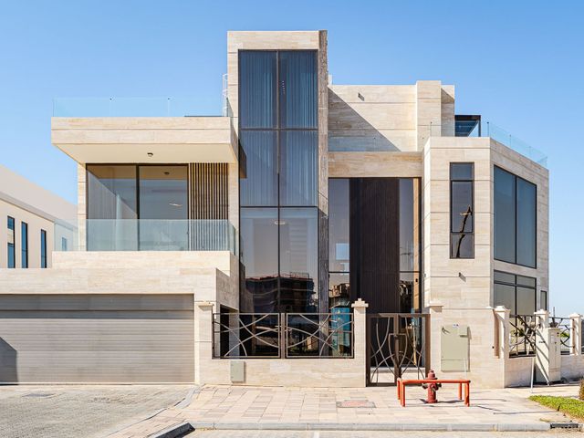 Custom built villa in Dubai South with pool