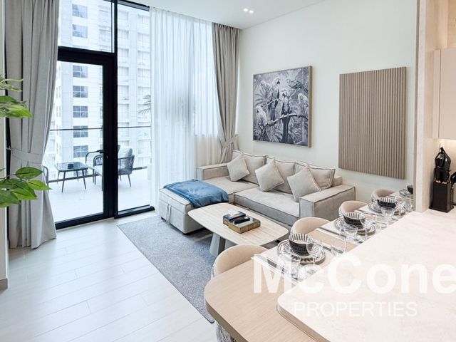 Luxury New | High Spec | Balcony Pool