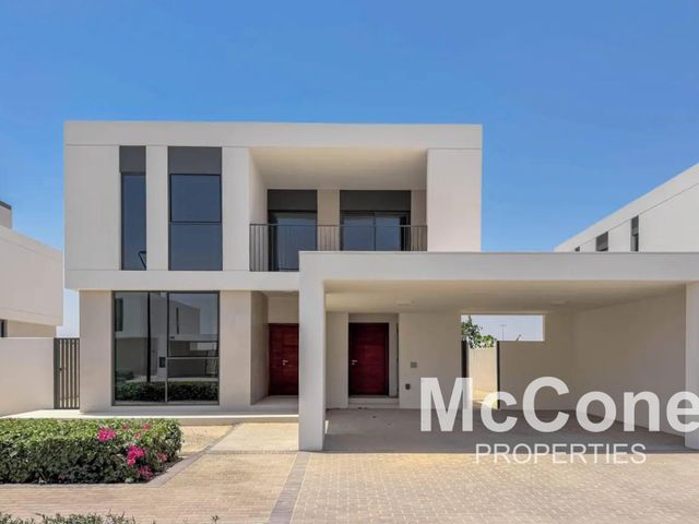 Full Golf Course View | 4 Bed + Maids | Prime Plot