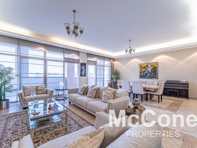 Upgraded | Full Lake View | Vacant on Transfer