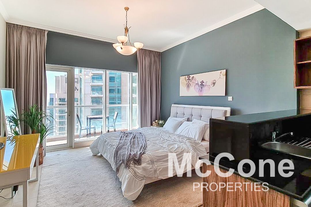 Studio Apartment for Sale in Burj Al Nujoom, Downtown Dubai