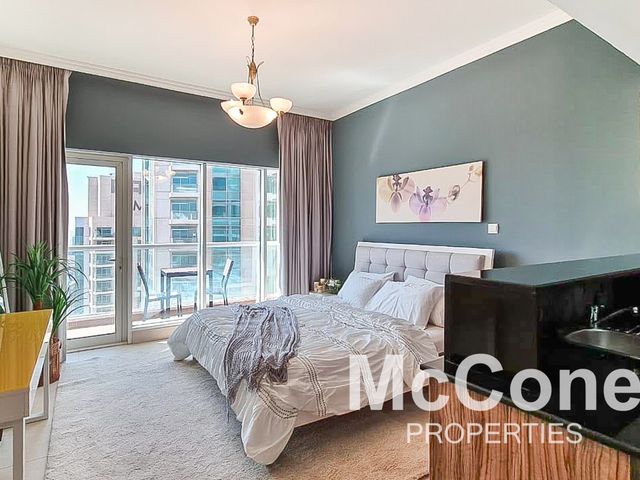High Floor | Upgraded Unit | Vacant on Transfer